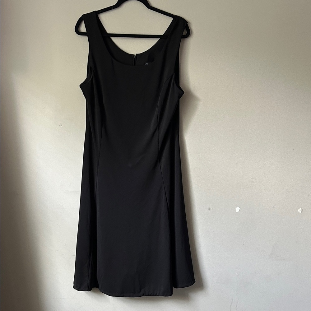 Elegant Black Sleeveless Dress